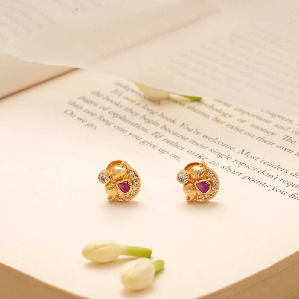 Minimal Ruby Circle Feather Kundan Golden Stud