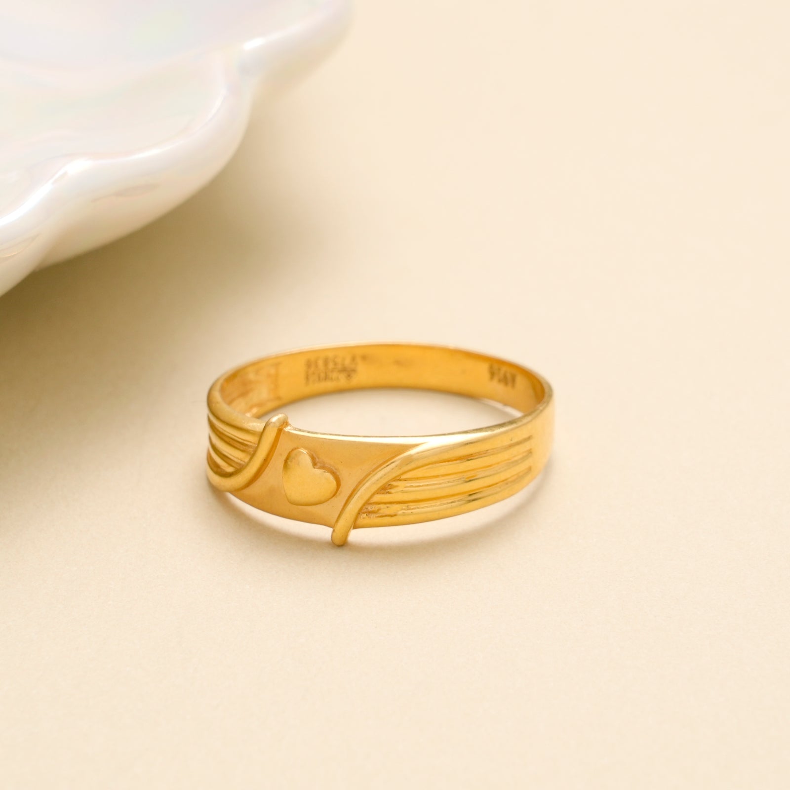 Elegant Heart Curve Gold Ring