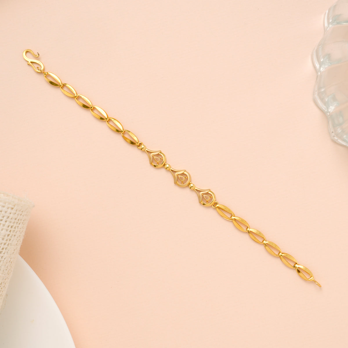 Tri Floral Oval Shape Link Gold Bracelet for Women
