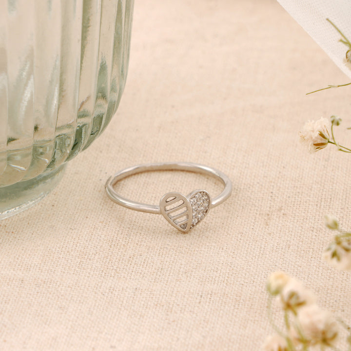 Elegant Heart Design Silver Ring