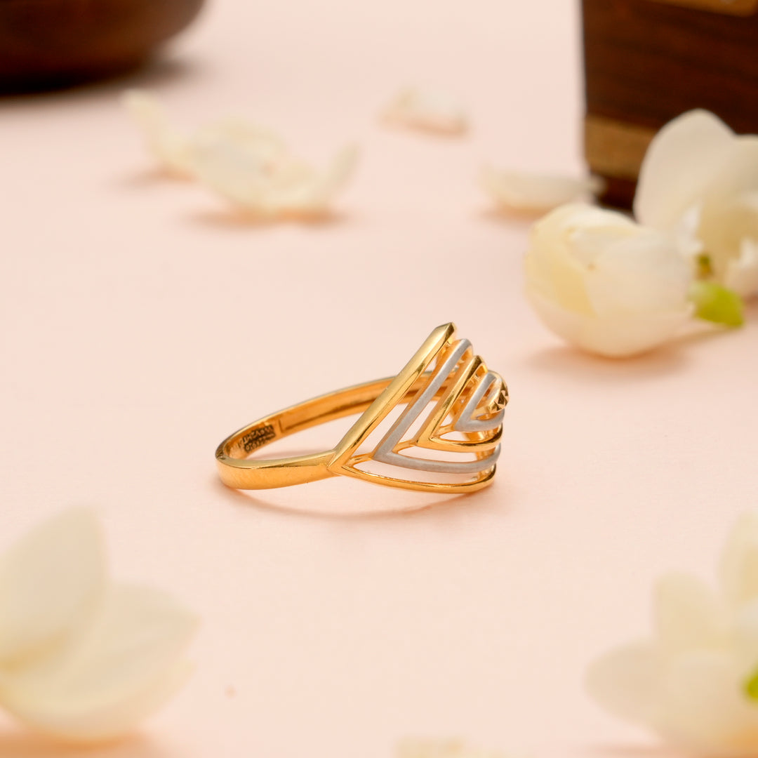Elegant Stylish Leaf Pattern Gold Ring