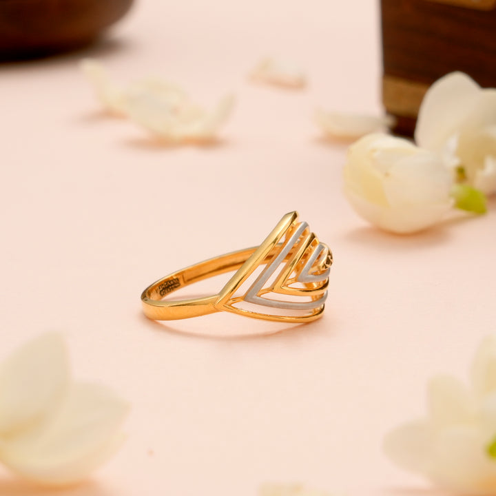 Elegant Stylish Leaf Pattern Gold Ring