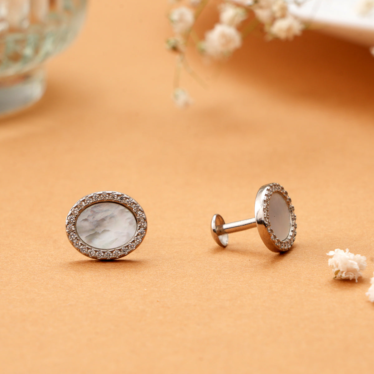 Round Shape with Mother of Pearl Silver Studs
