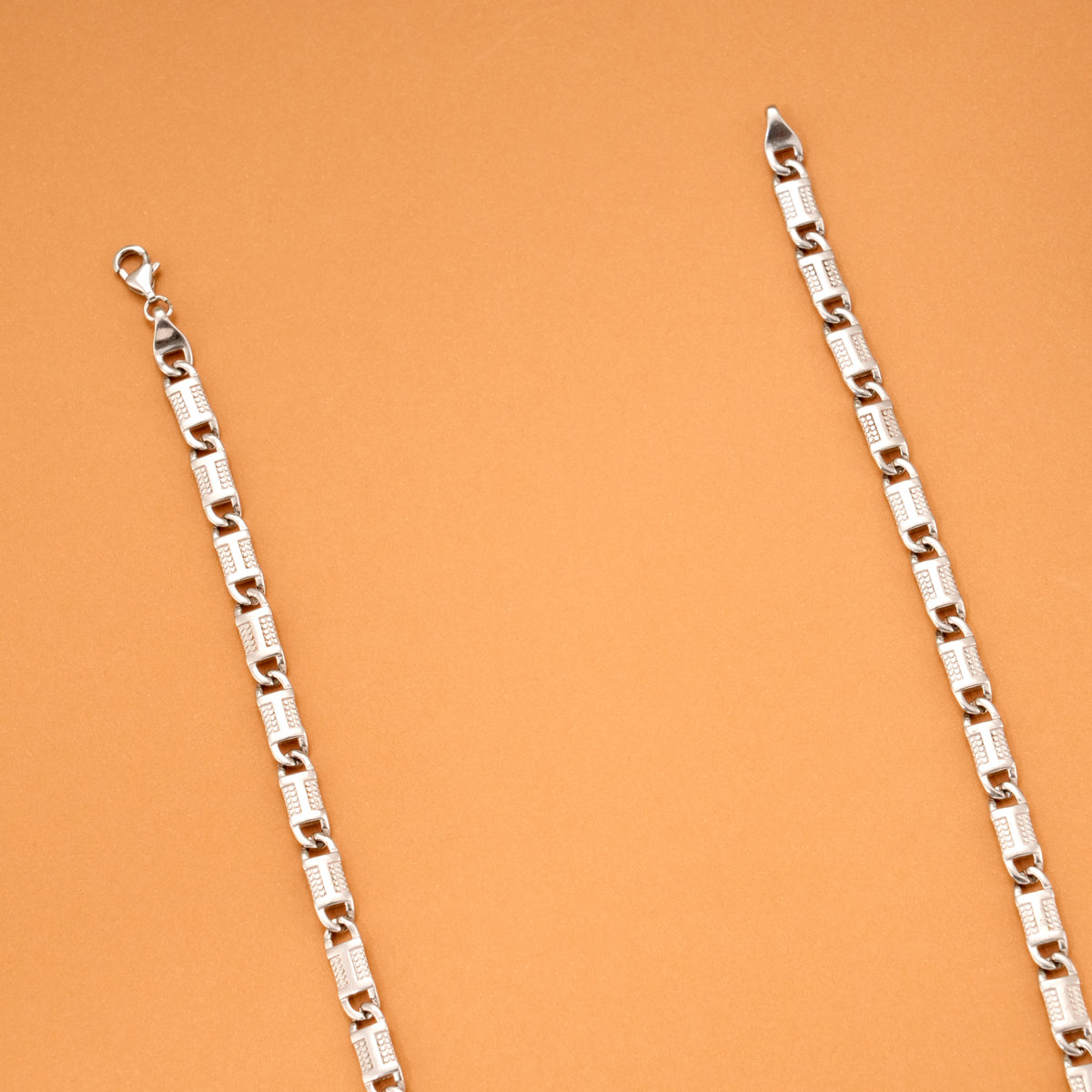 Stylish Silver Rectangular Coil Link Chain