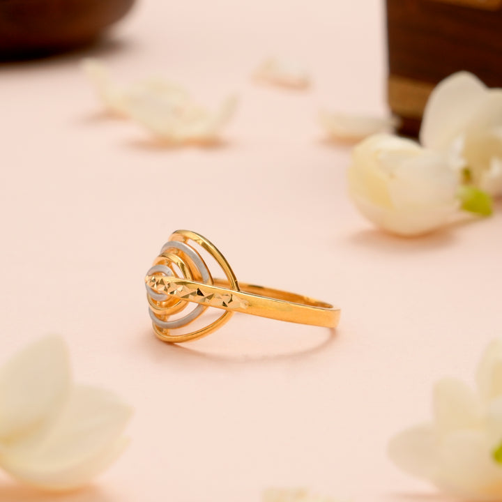 Elegant Stylish Leaf Pattern Gold Ring