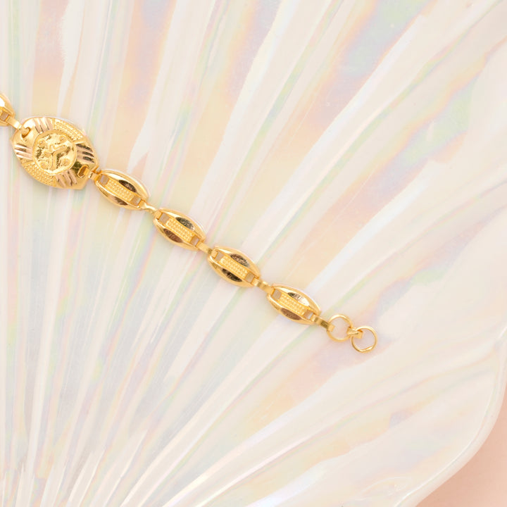 Graceful Oval Shaped Design Gold Bracelet
