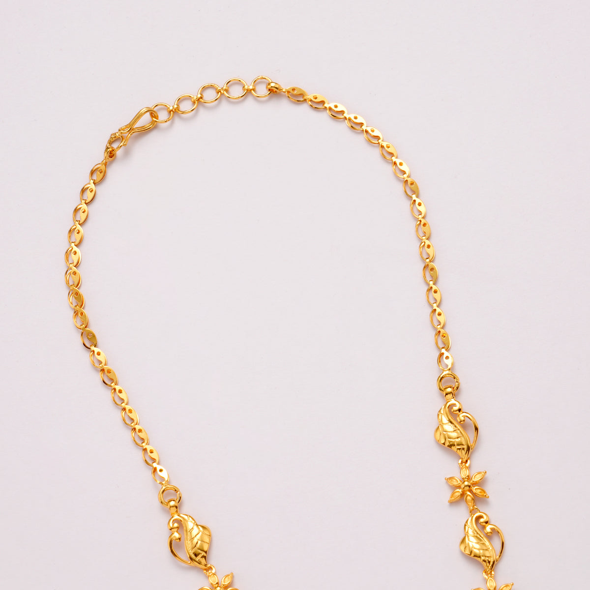 Leafy Flower Design Golden Necklace Set