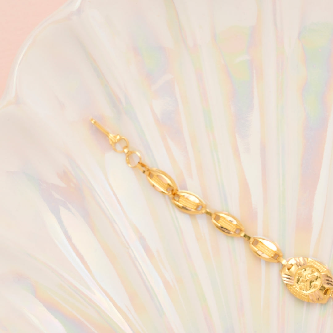 Graceful Oval Shaped Design Gold Bracelet