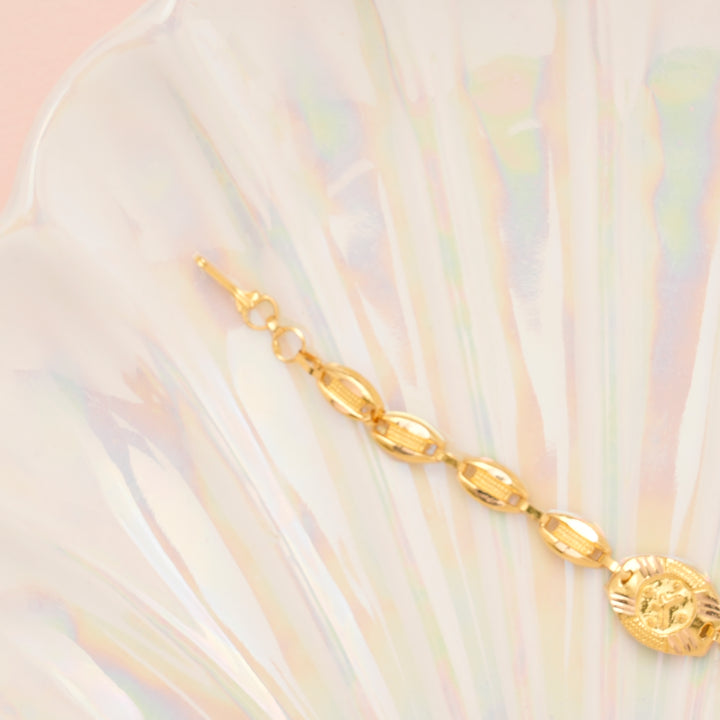 Graceful Oval Shaped Design Gold Bracelet
