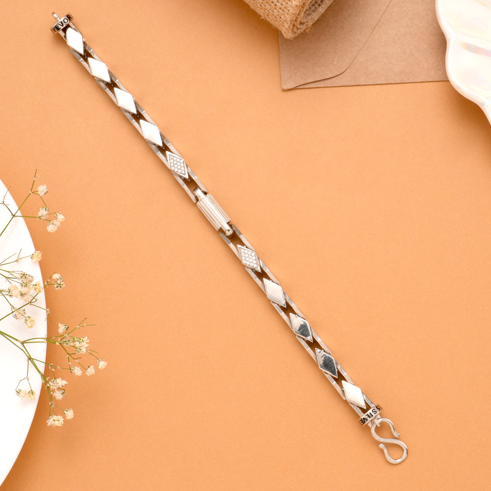 Bold Look Kite Cut Men's Silver Bracelet