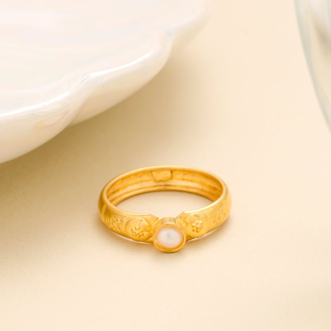Elegant Pearl Gold Ring