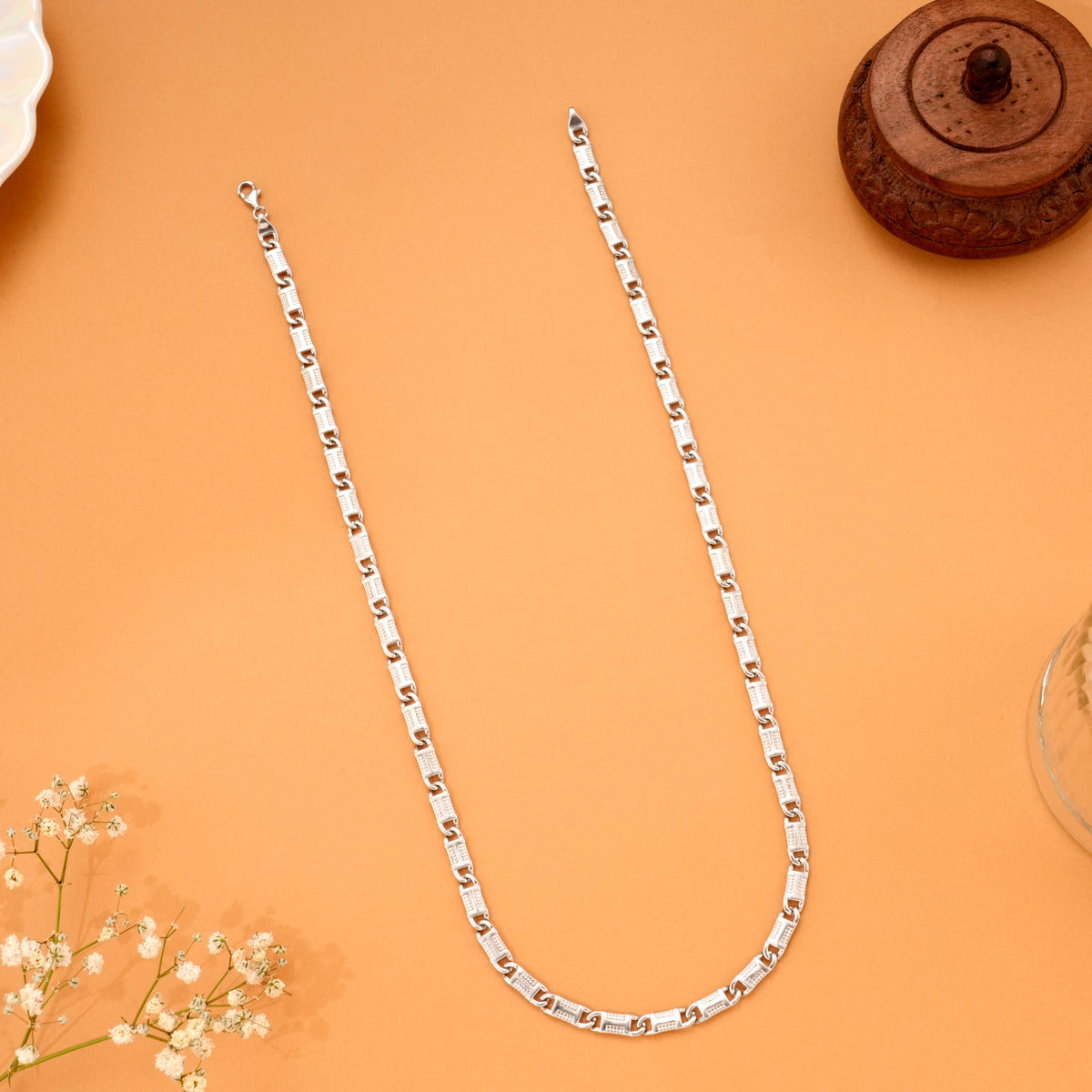 Stylish Silver Rectangular Coil Link Chain