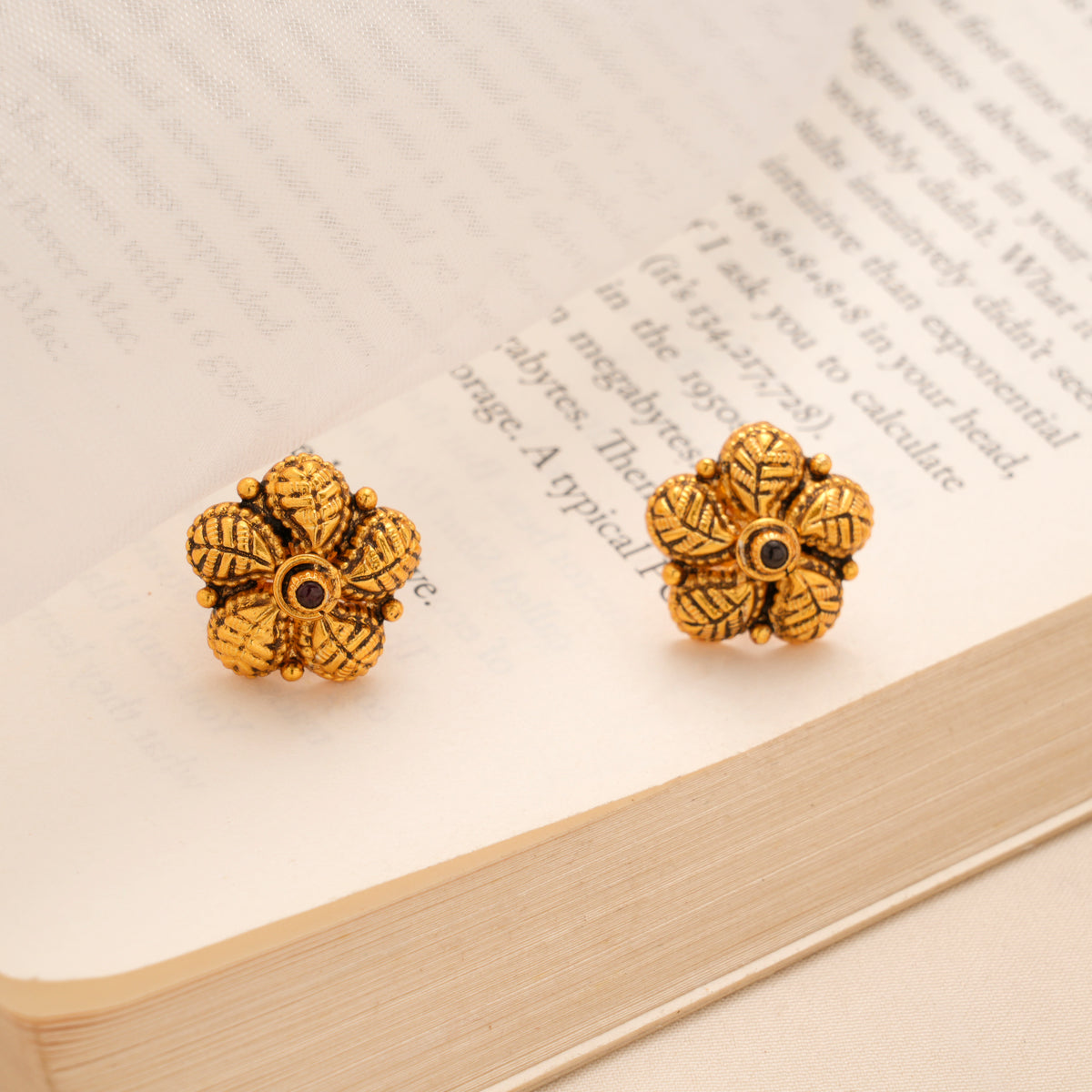 Textured Floral Antique Kundan Stud