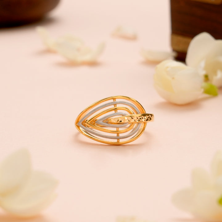 Elegant Stylish Leaf Pattern Gold Ring