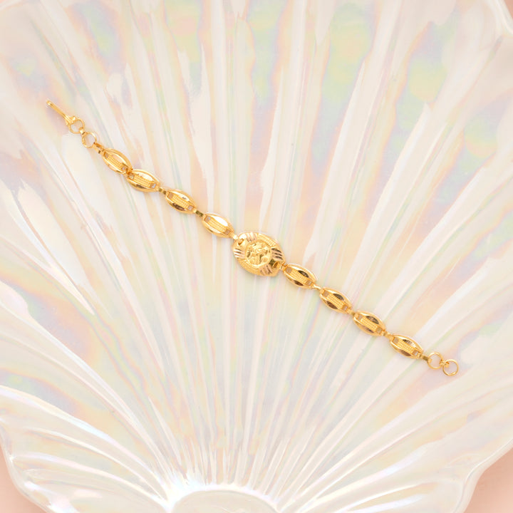 Graceful Oval Shaped Design Gold Bracelet