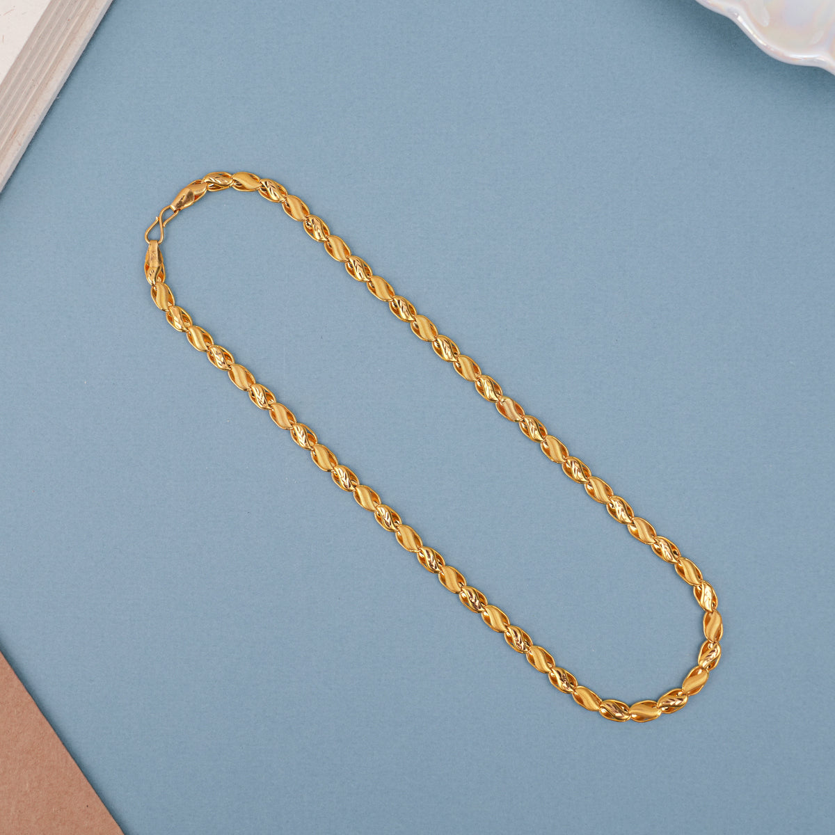 Twisted Gold Leaf Pattern Aura Chain