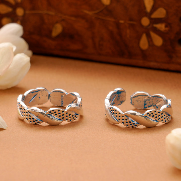 Antique Twist Silver Toe Ring