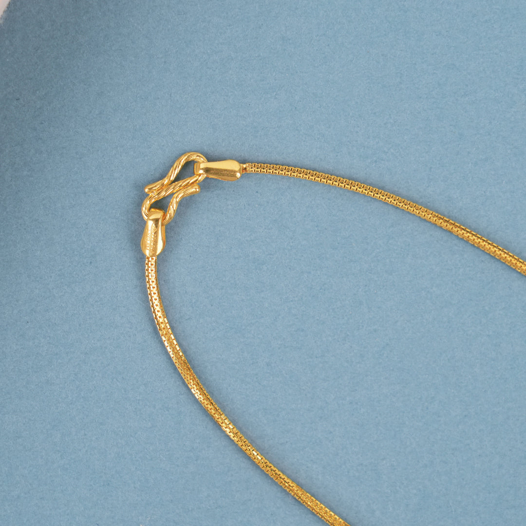 Stylish Textured Gold Oval Link Necklace