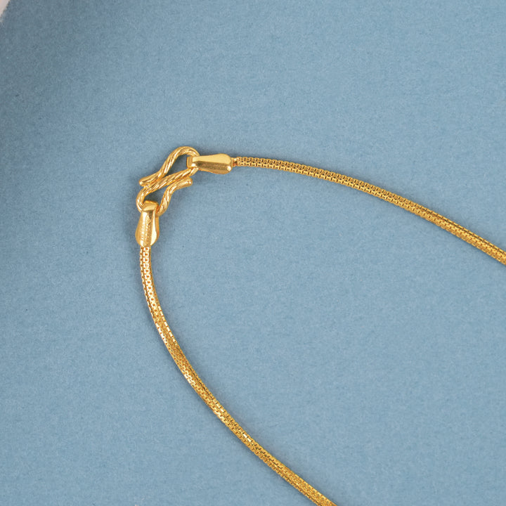 Stylish Textured Gold Oval Link Necklace