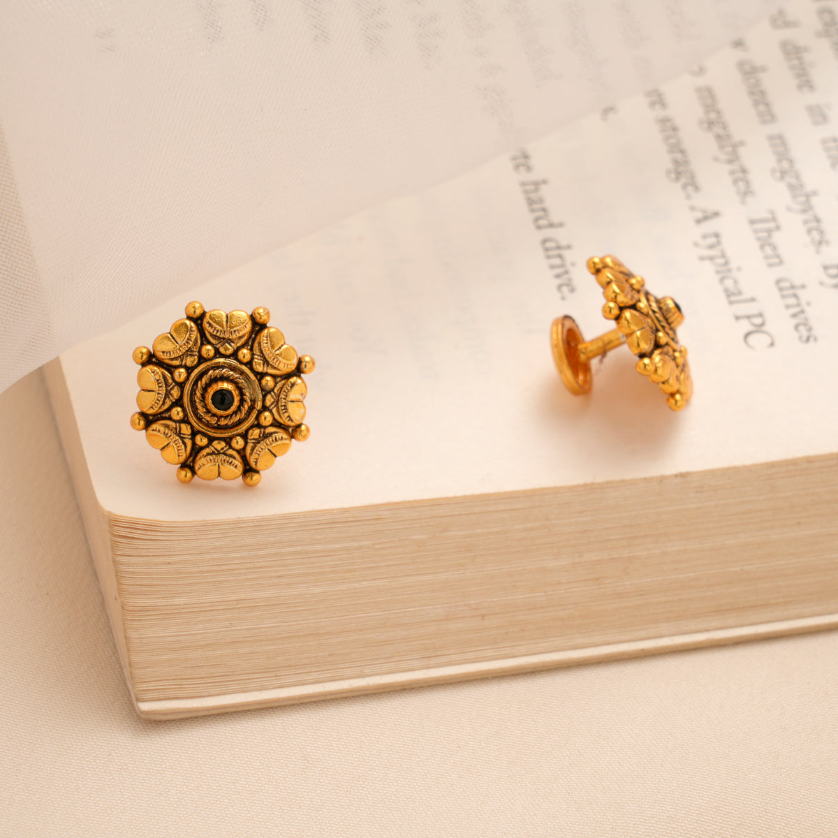 Traditional Coin Motif Antique Kundan Stud