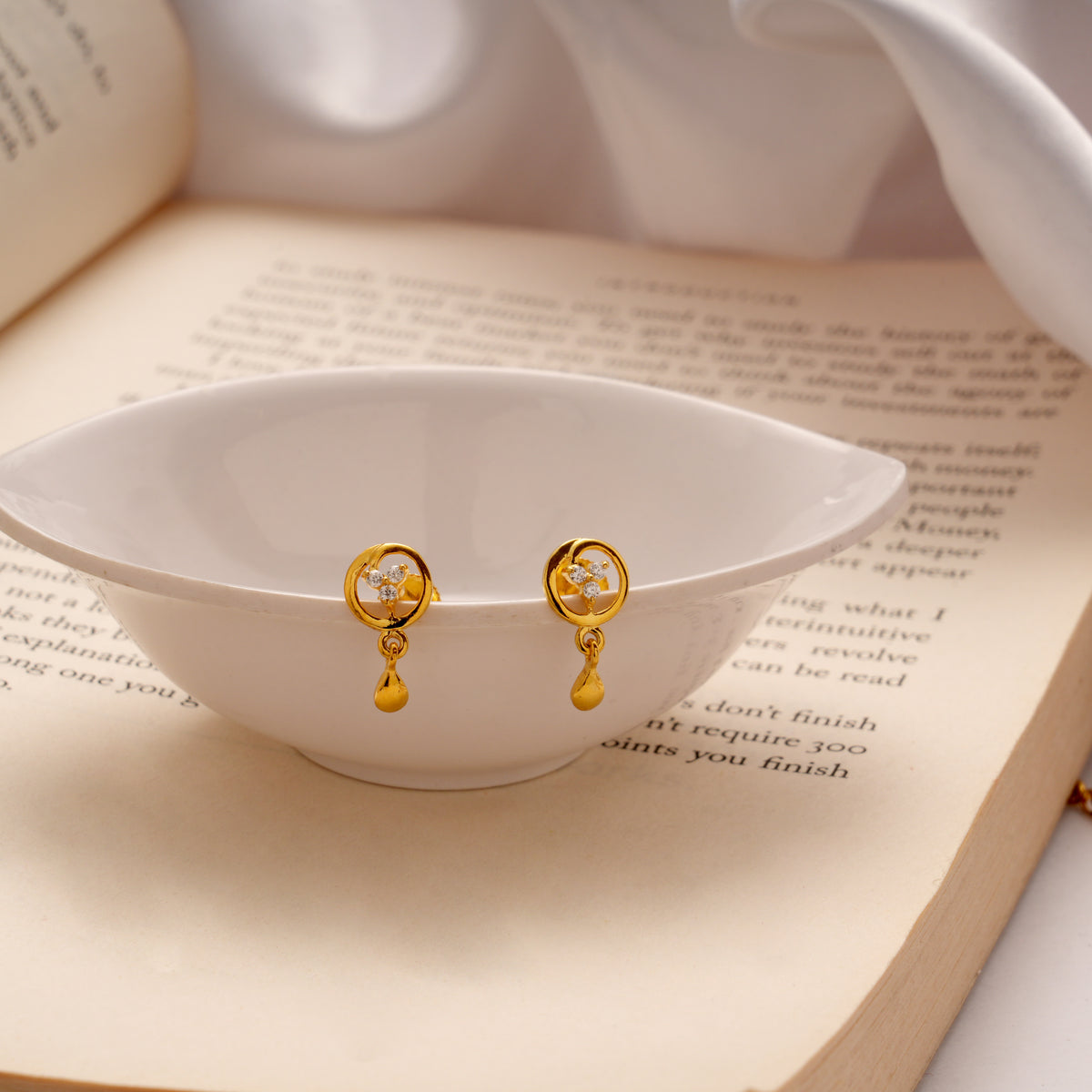 Seven Stone Crescent Golden Necklace Set