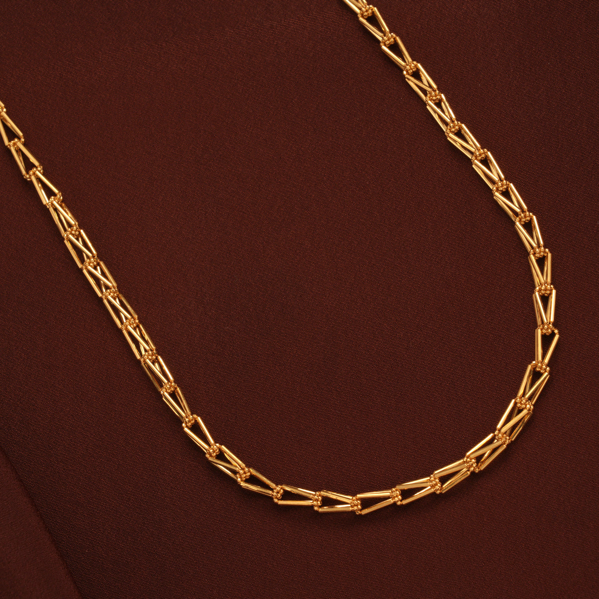 Geometric Twist Pattern Gold Chain