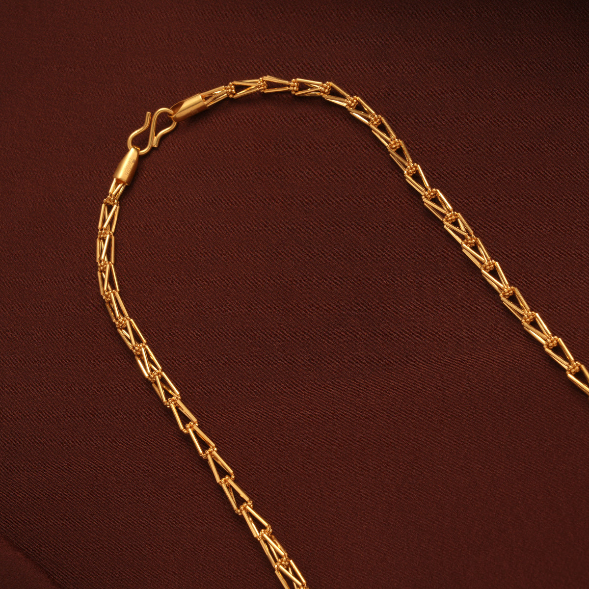 Geometric Twist Pattern Gold Chain