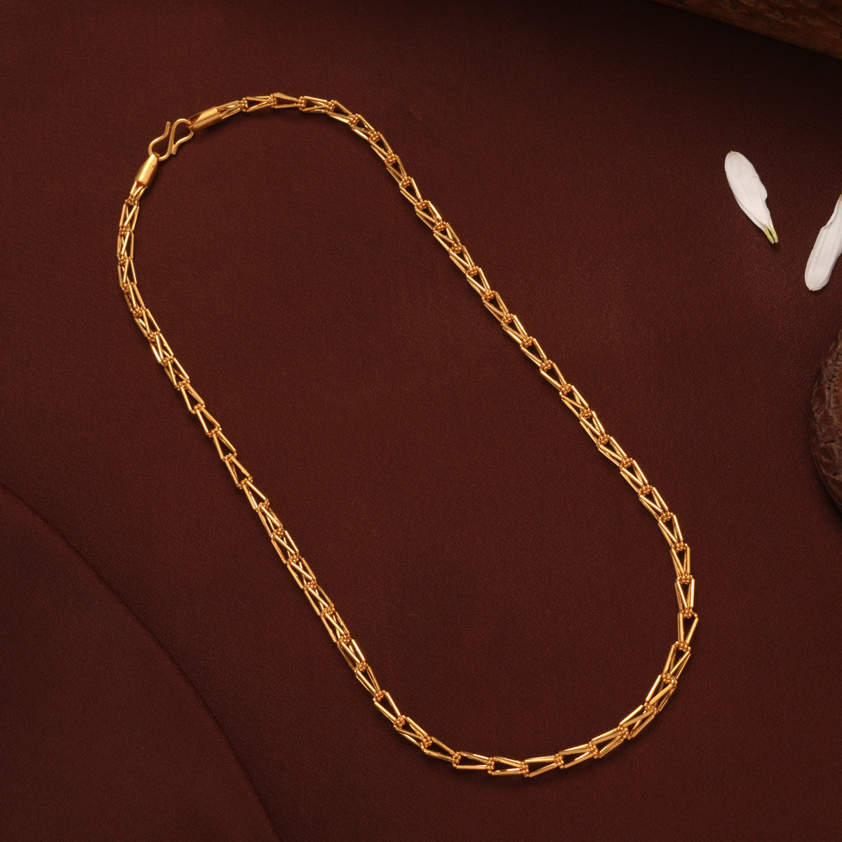 Geometric Twist Pattern Gold Chain
