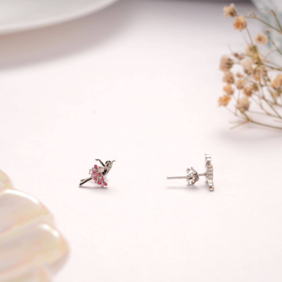 Girlie Dancing Silver Stud