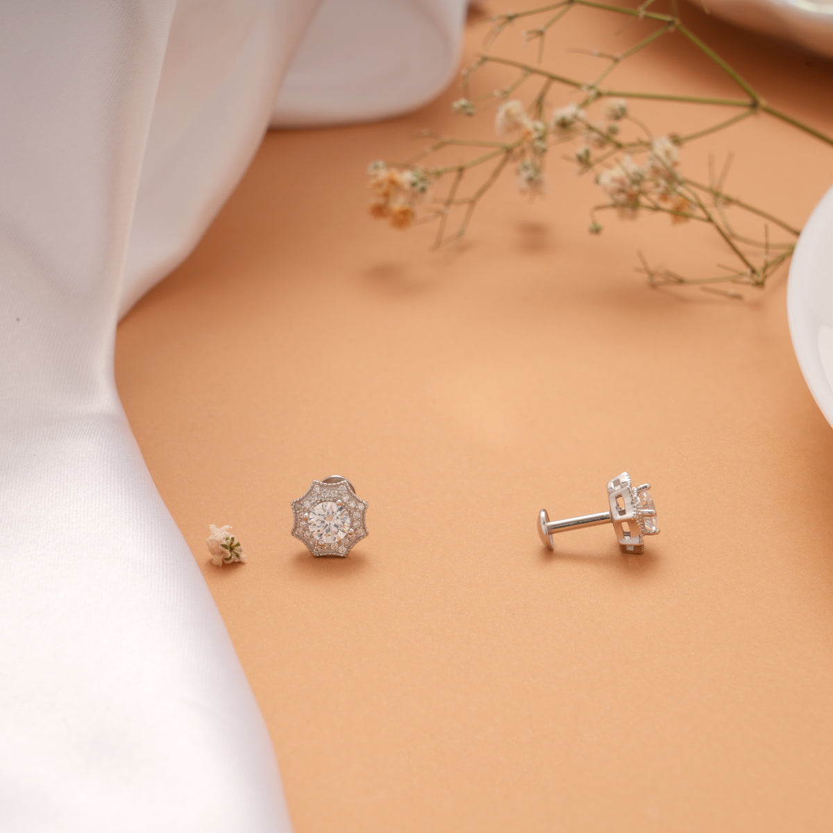 Sparkling Star White Stone Silver Stud