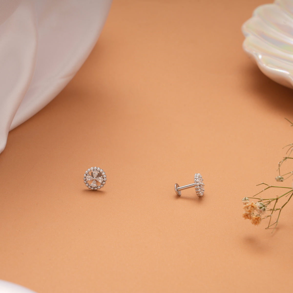 Fancy Fan Design Silver Stud