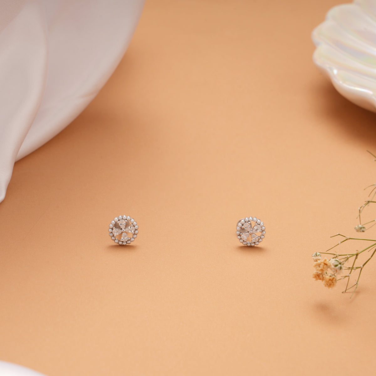 Fancy Fan Design Silver Stud