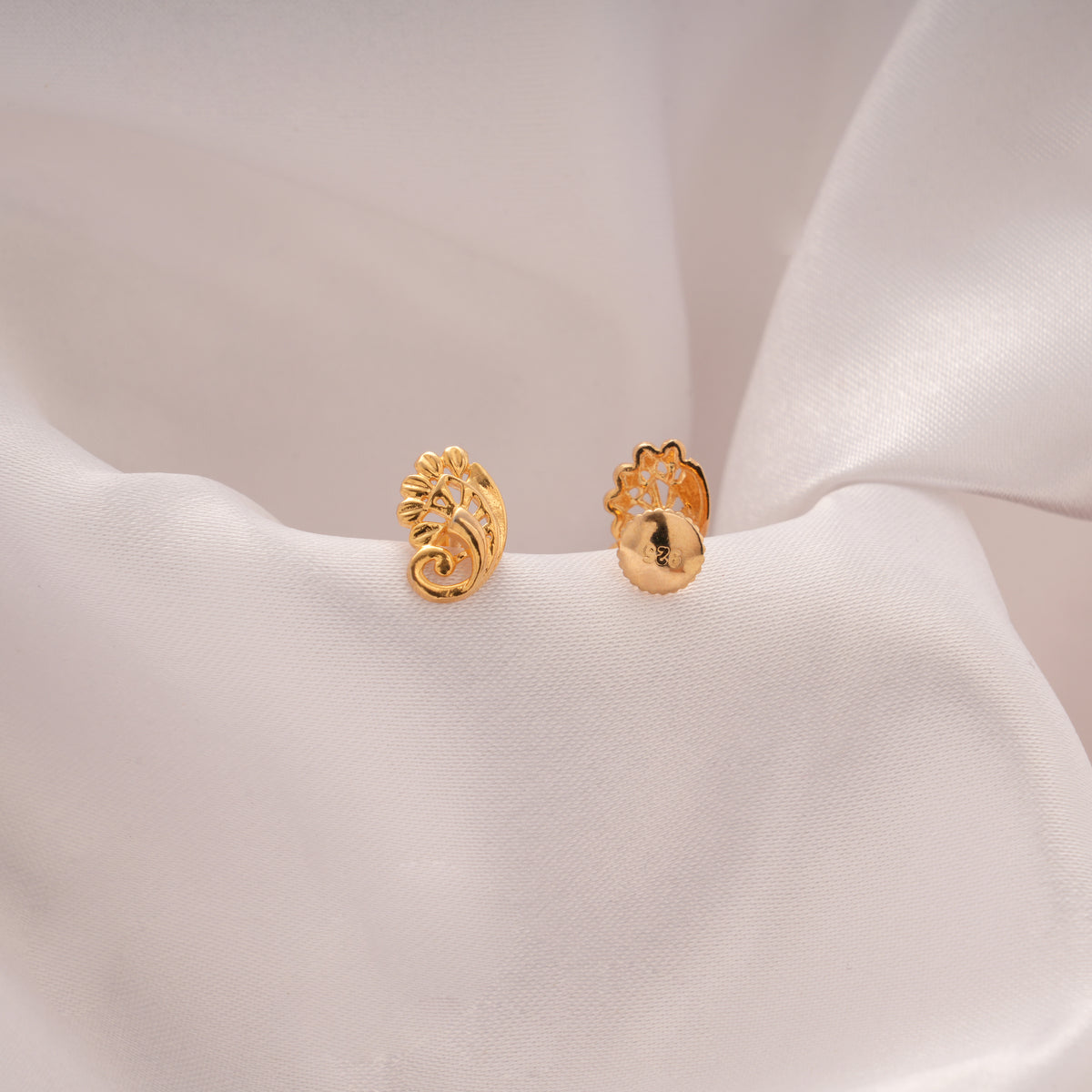 Cute Curve Floral Design Golden Stud