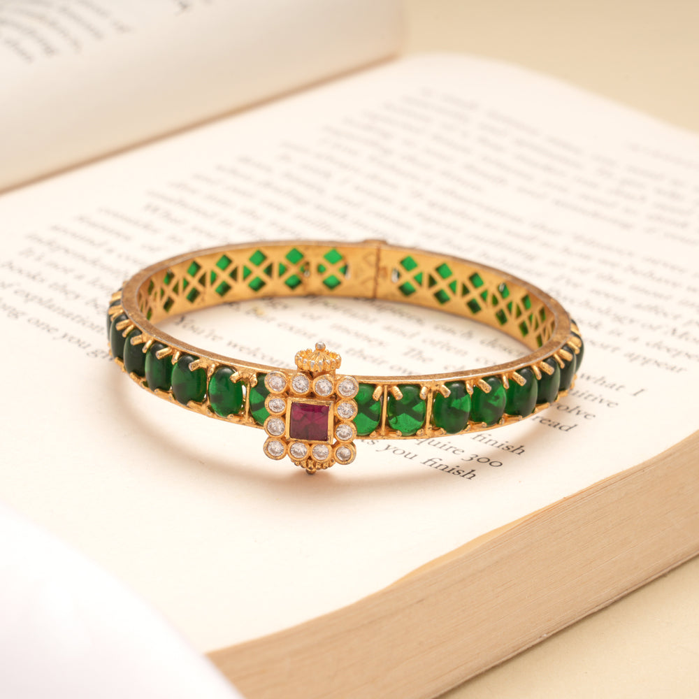 Grand Emerald Stone Golden Kada