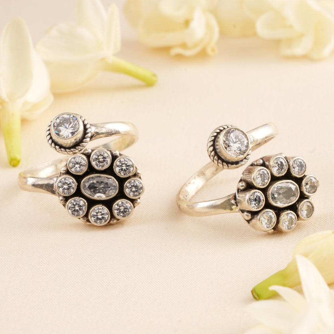 Vintage Style with White Gems Toe Ring