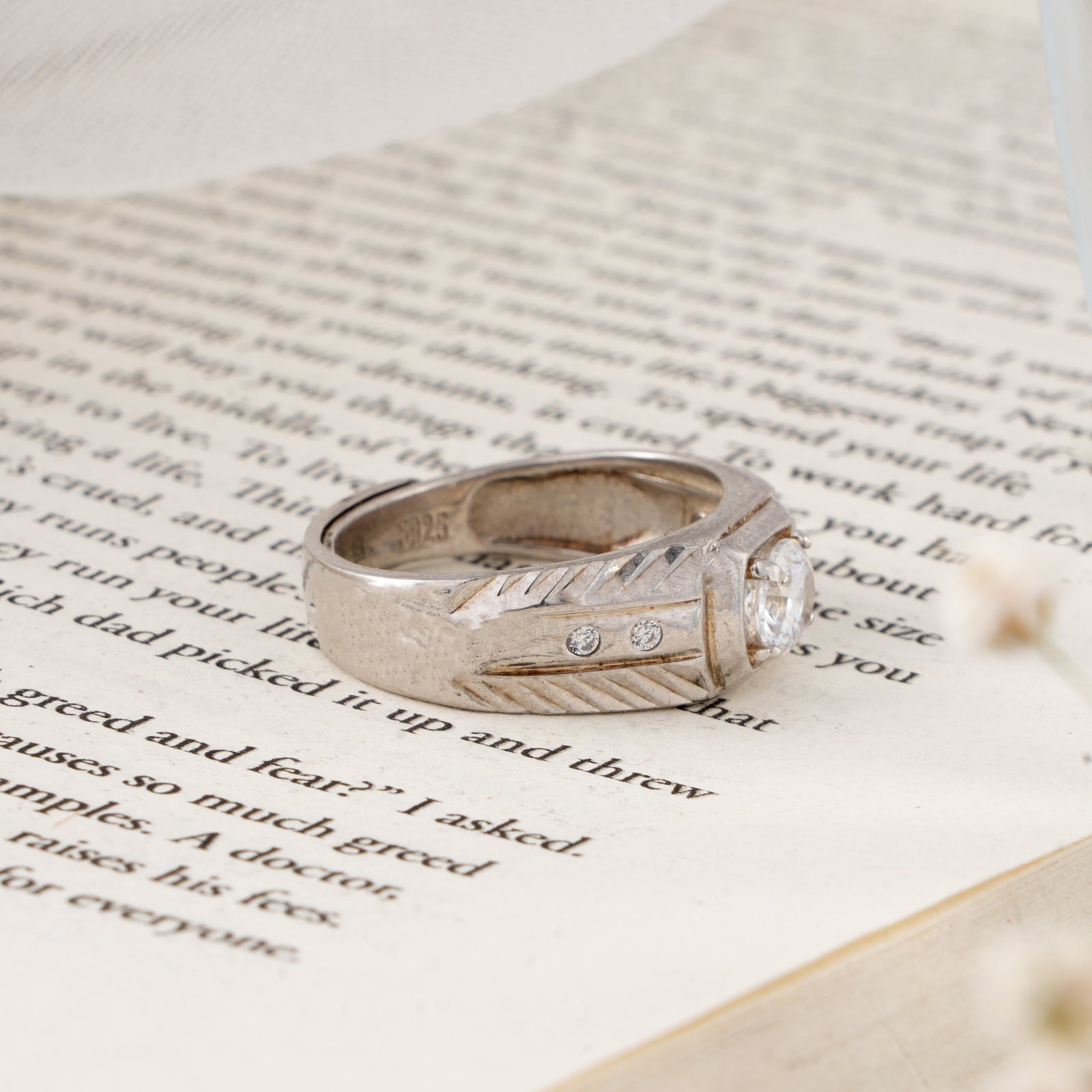Zircon Style Men's Silver Ring