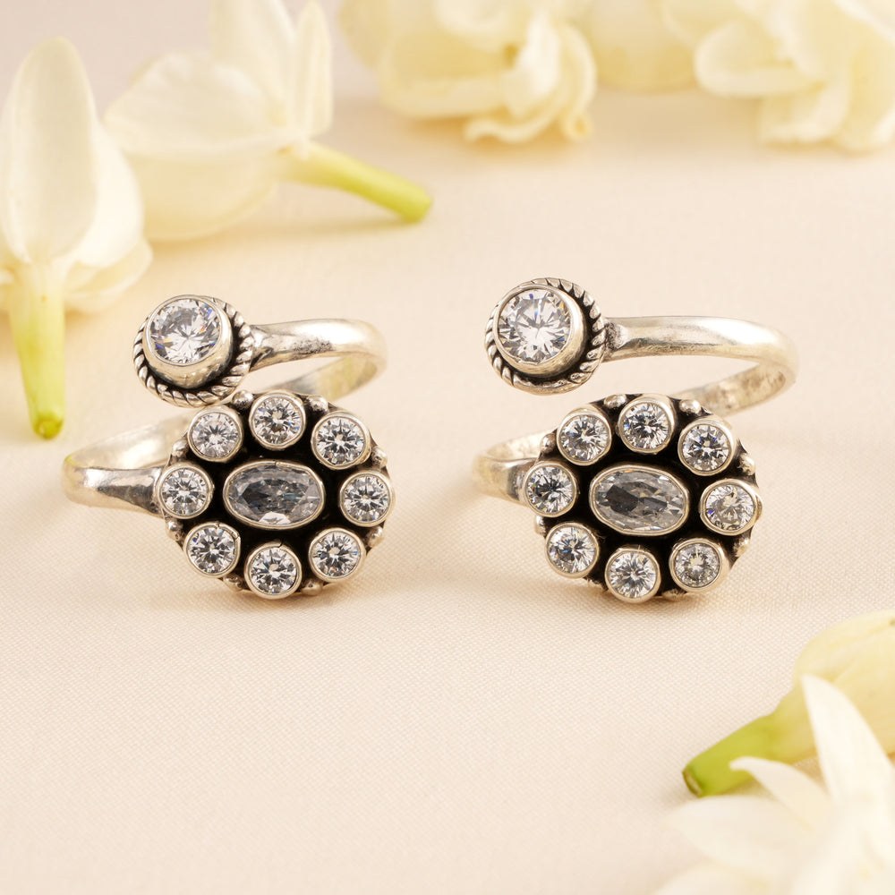Vintage Style with White Gems Toe Ring