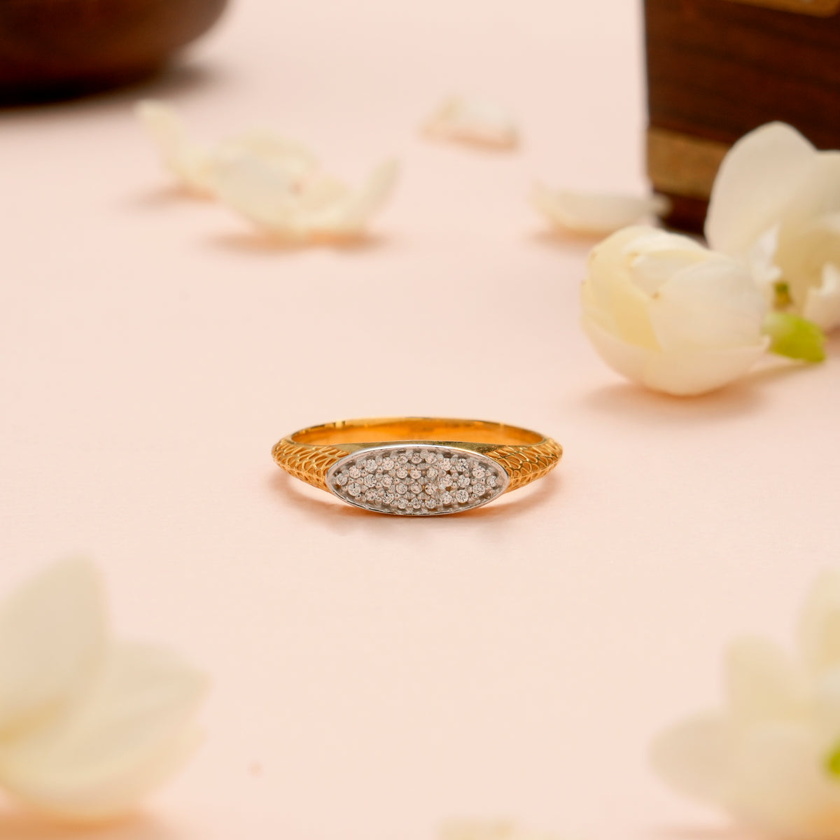 Elegant Oval Leaf Dual Gold Ring
