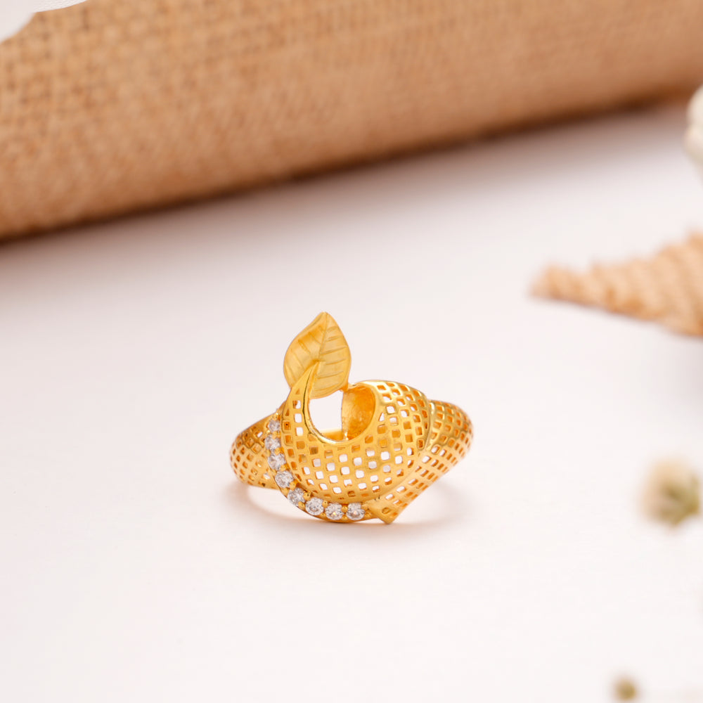 Regal Paisley Design Golden Ring