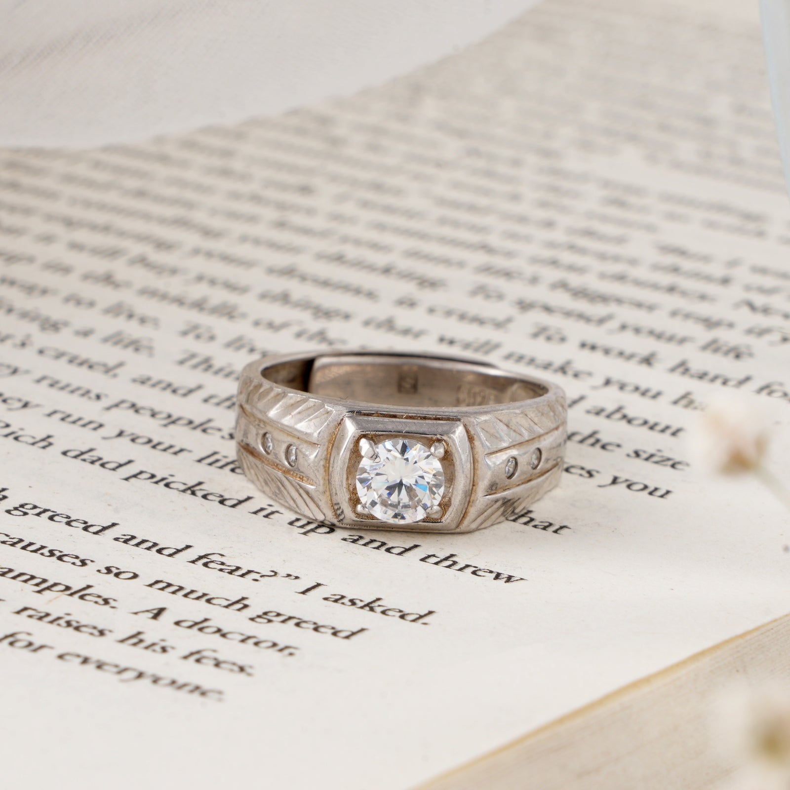 Zircon Style Men's Silver Ring