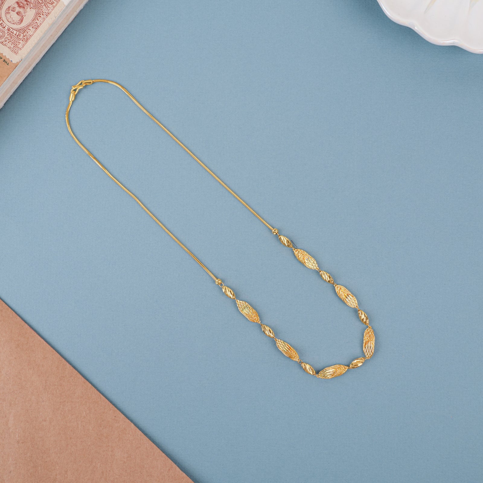 Stylish Textured Gold Oval Link Necklace