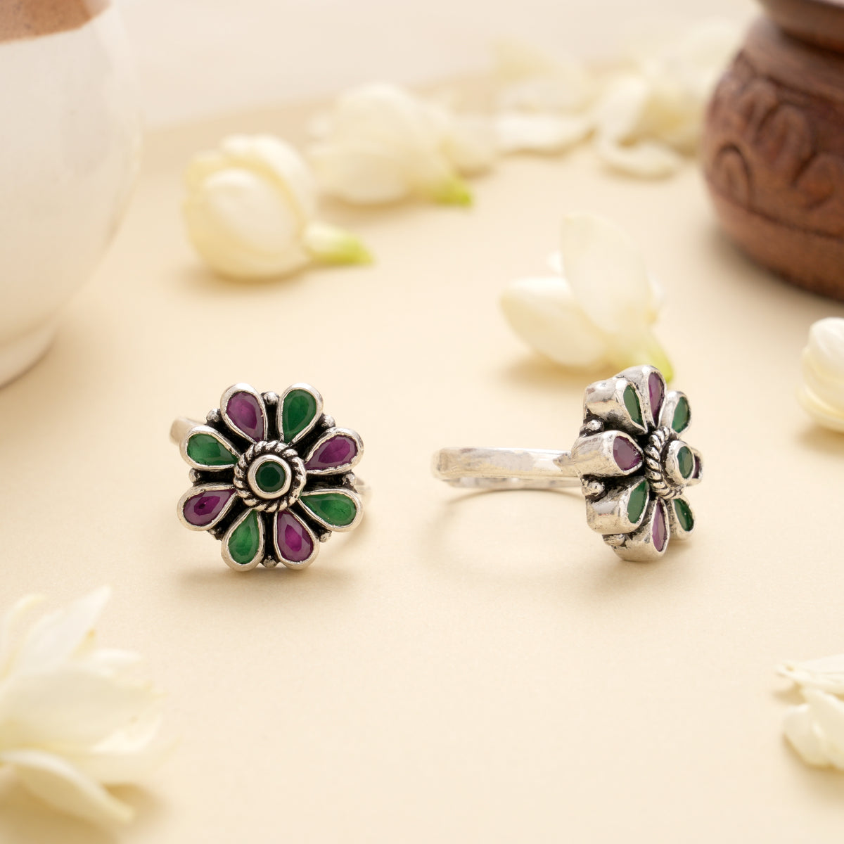 Classic Petal Stone Antique Toe Ring
