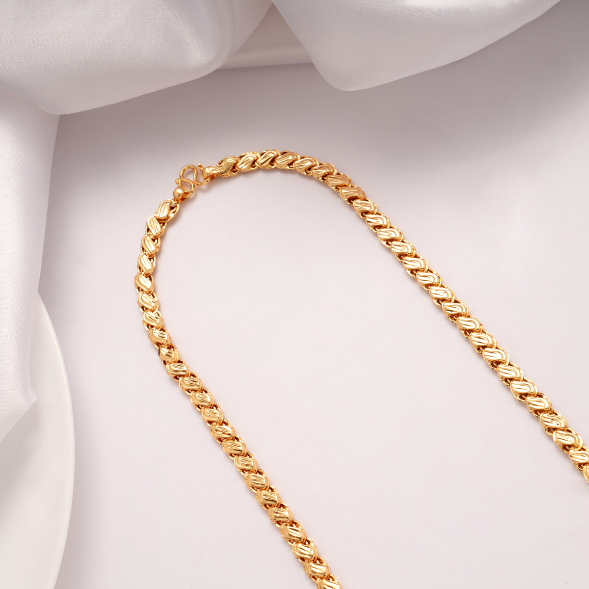 Stylish Lotus Petal Design Golden Chain