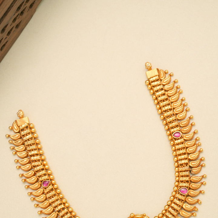 Elegant Floral Design Gold Plated Drops Necklace