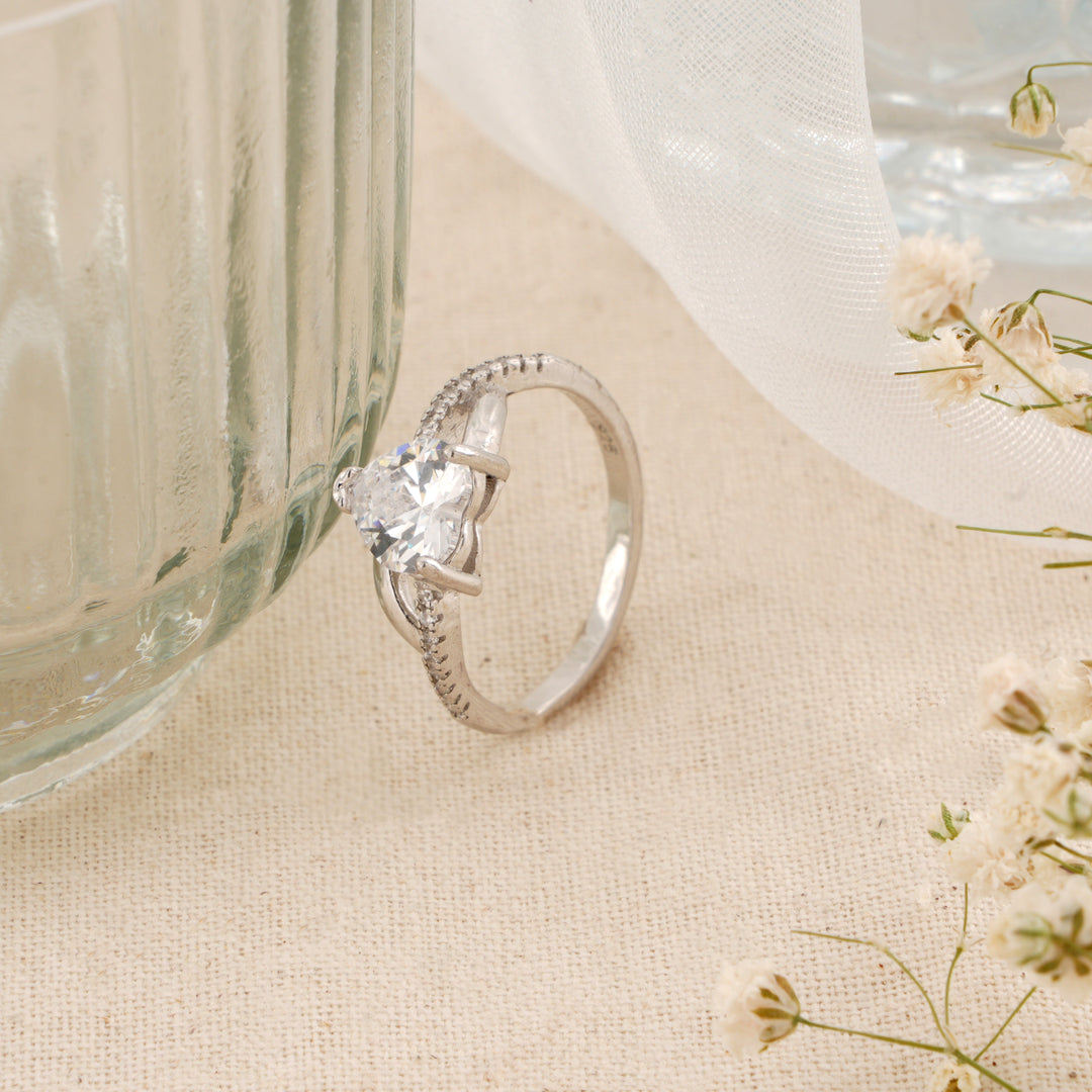 Trendy Heart White Stone Ring