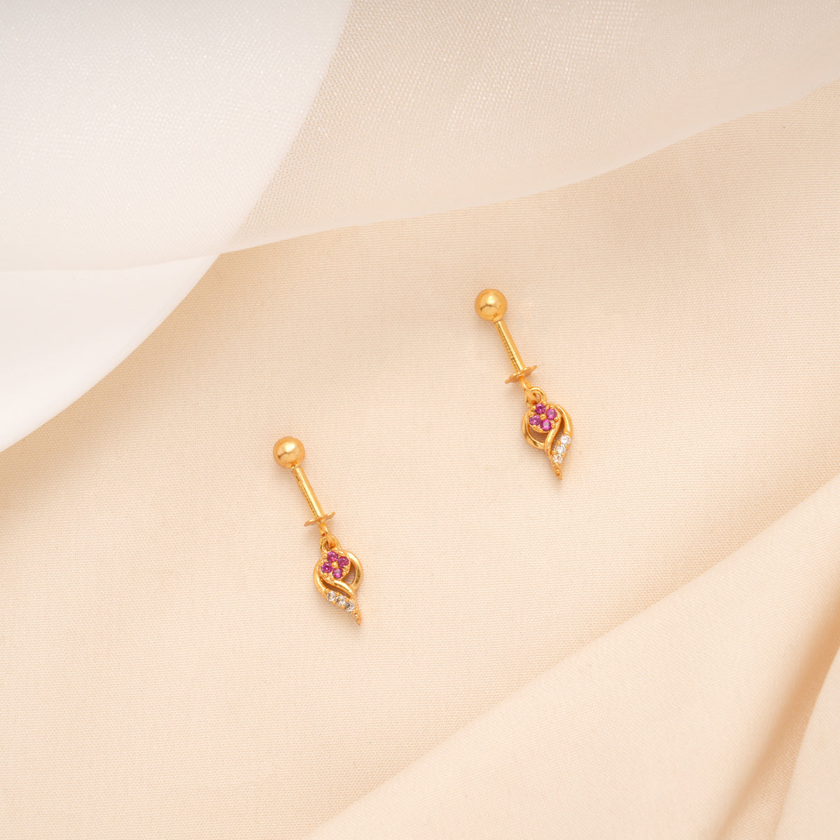 Conch Shell Design with Pink Stone Golden Koppu