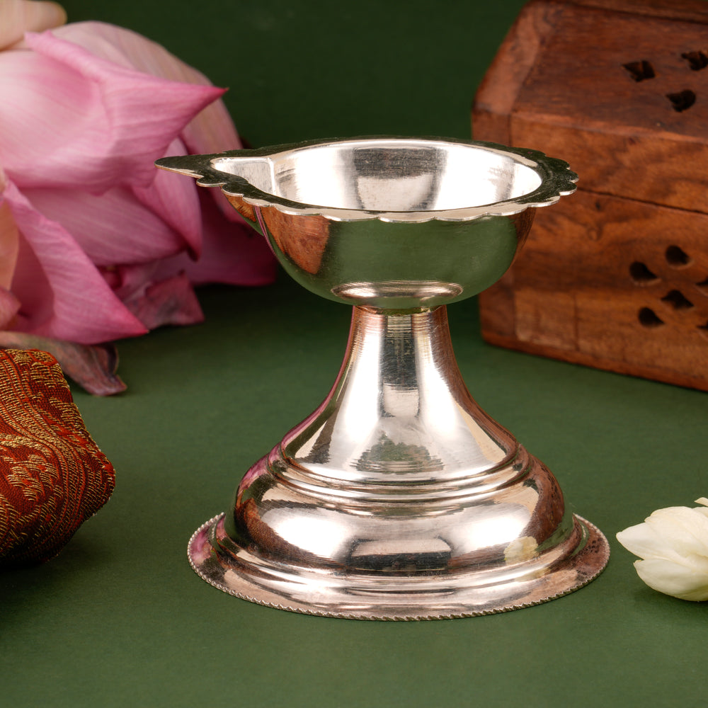 Minimalist Diya Silver Lamp Stand
