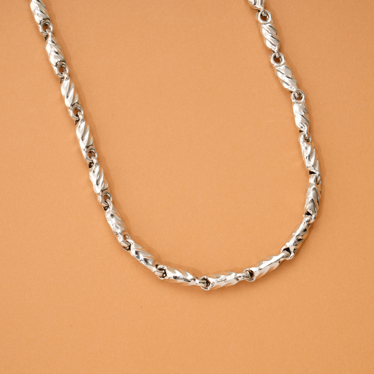 Sleek Silver Stride Men’s Chain