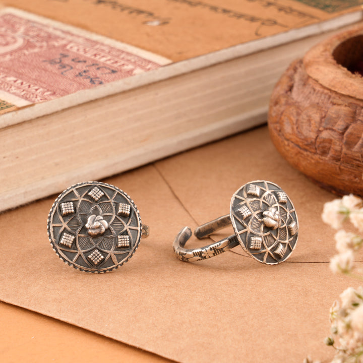 Antique Silver Blooming Flower Toe Ring