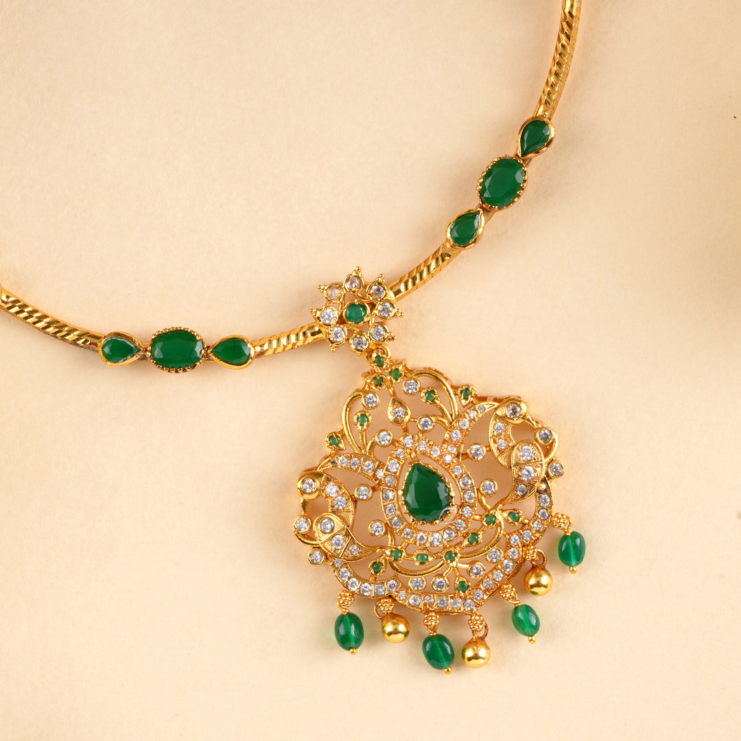 Elegant Floral Design Emerald Pendant Attigai